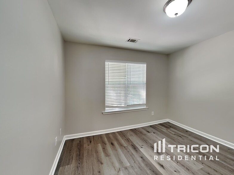 Building Photo - 606 Brookwater Dr
