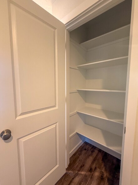 Building Photo - 507 NW Hillcrest Dr