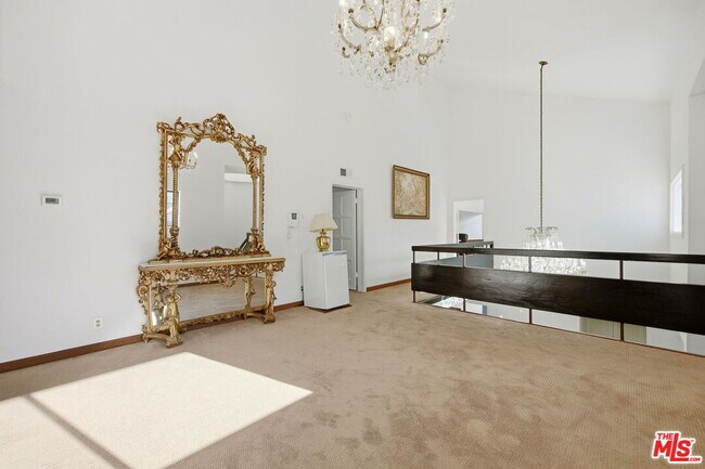 Building Photo - 2846 Royston Pl