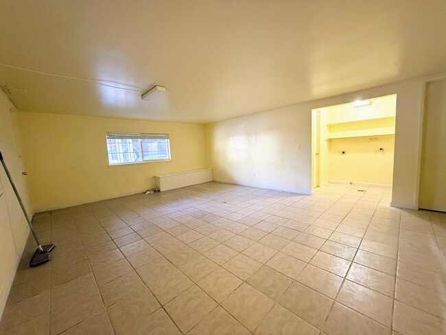 Building Photo - 282 W St Charles St