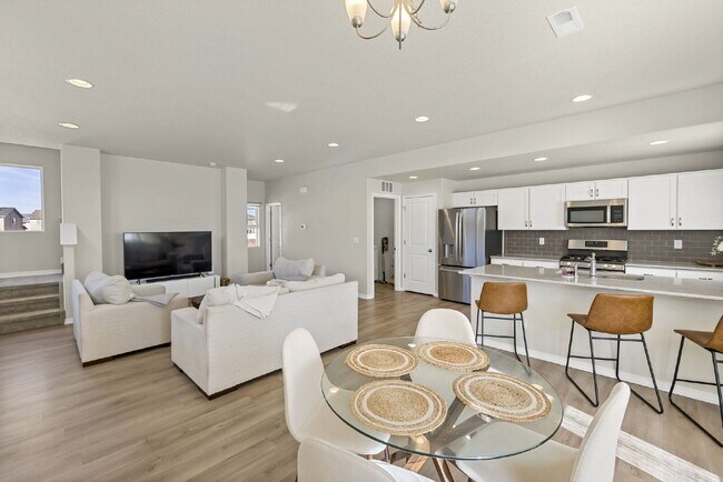 Building Photo - Spacious 3 Bed in Ventana – Open Layout, Fenced Backyard, Community Pool & Gym