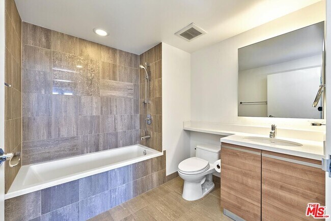 Building Photo - 3785 Wilshire Blvd