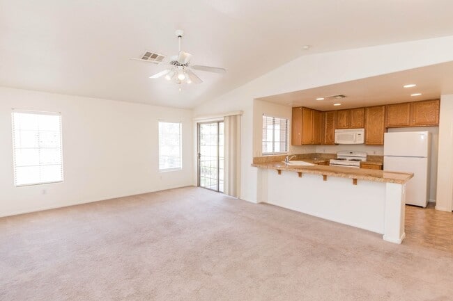 Building Photo - Available! 2 Bedroom Townhome inside Pacif...
