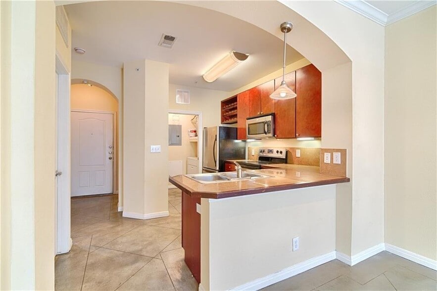 Building Photo - 2505 San Gabriel
