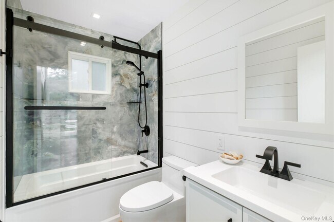 Building Photo - 54 Thompson Ave