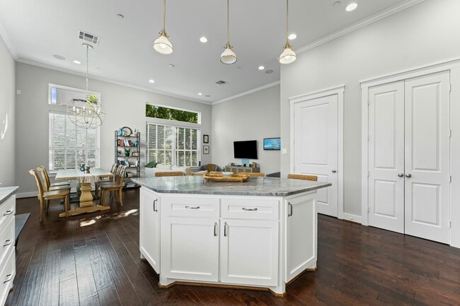 Building Photo - 1105 Fowler St