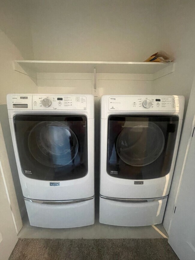 Building Photo - Beautiful New Townhome for Rent in Bluffdale!