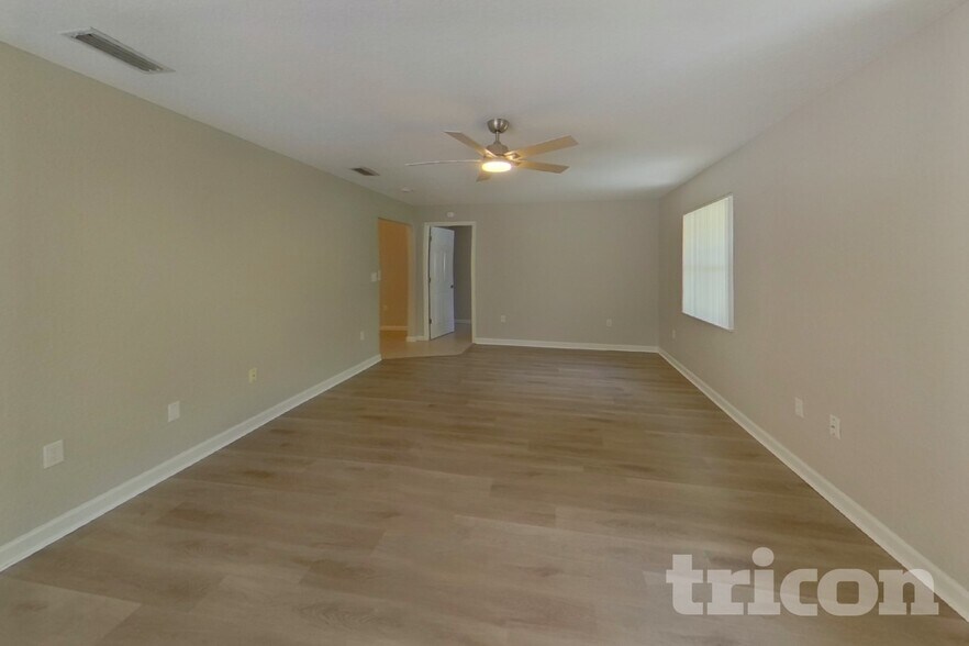 Building Photo - 14980 Crown Dr