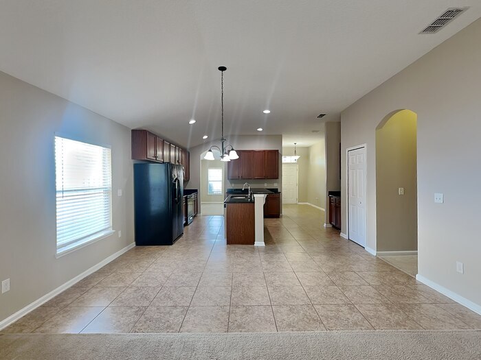 Building Photo - 181 E New England Dr