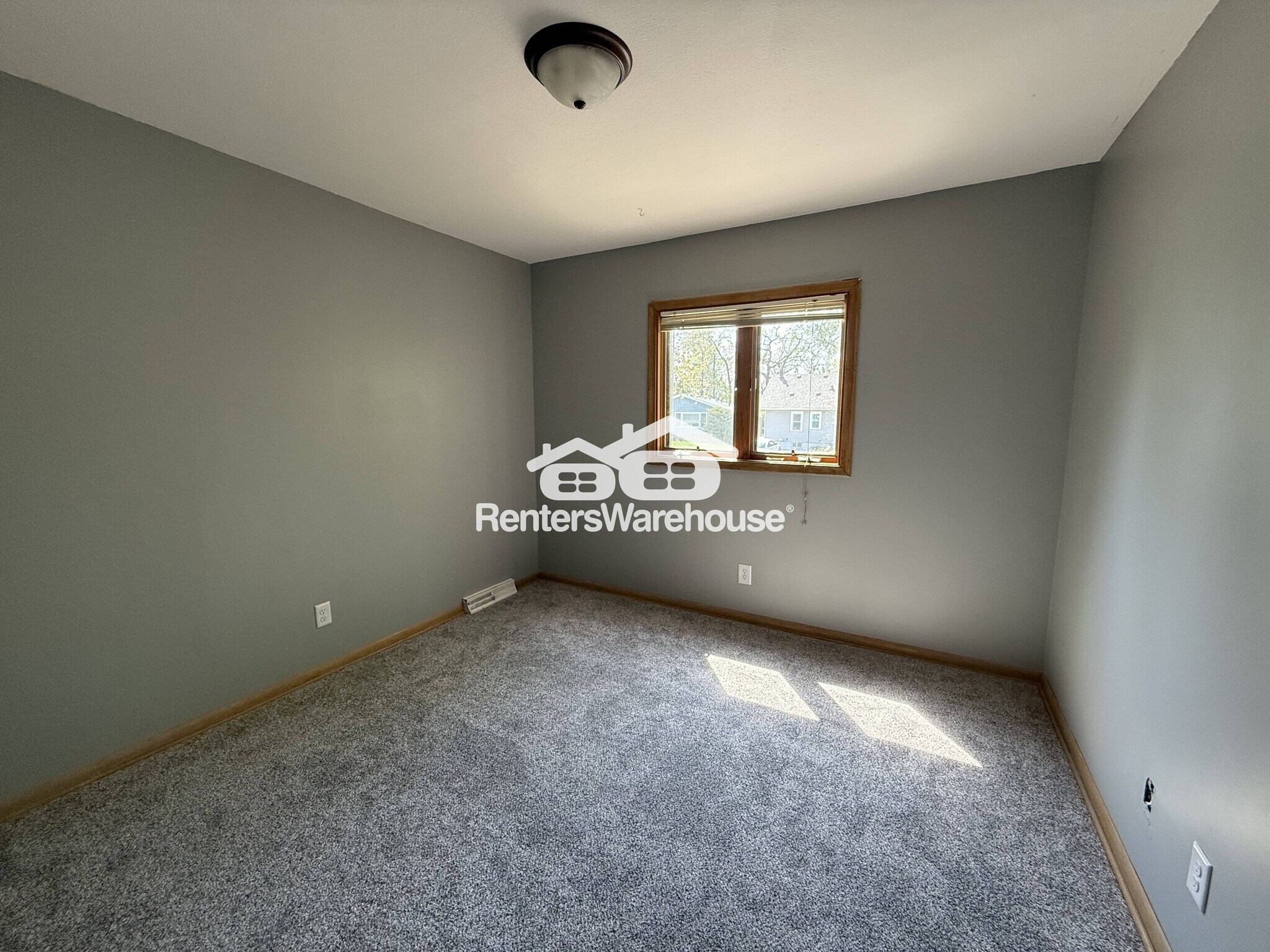 Building Photo - 405 Monroe Pl