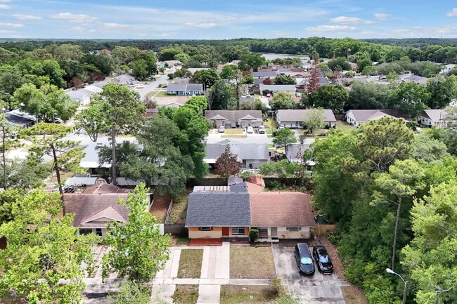 Building Photo - "Charming 2-Bed, 2-Bath Townhouse Retreat in Orlando's Heart - 1010 Sq Ft of Comfort!"