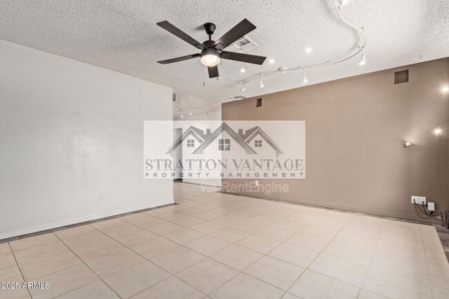 Building Photo - 733 E Halifax St