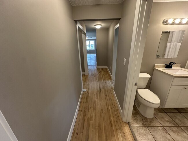 Building Photo - 234 Oak St