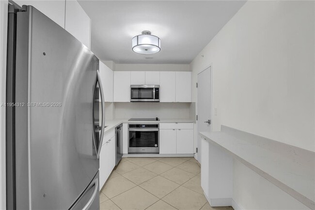 Building Photo - 90 Edgewater Dr