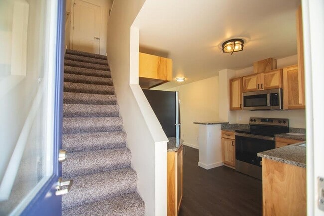 Building Photo - S St 7 plex