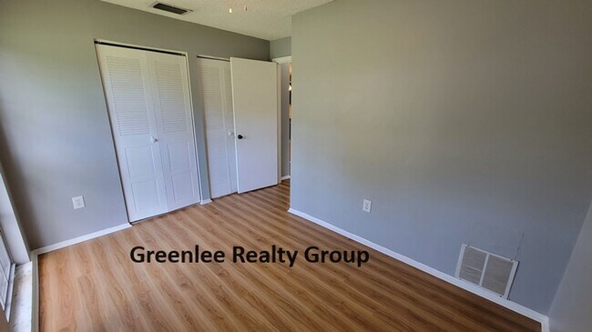 Building Photo - Adorable 2 Bed/1 Bath Updated Home in Seve...
