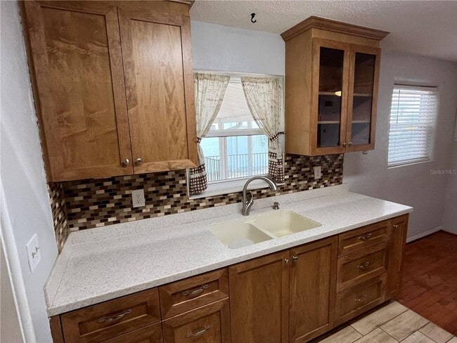 Building Photo - 2 Bedroom in Edgewater