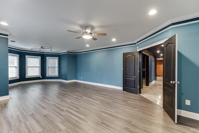 Building Photo - 940 Chateau Forest Rd