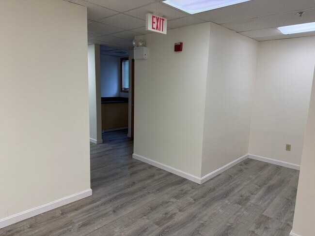 Building Photo - 1565 Main St