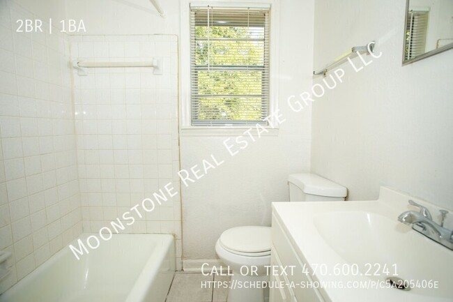 Building Photo - Spacious 2-story townhome apartment in Eas...