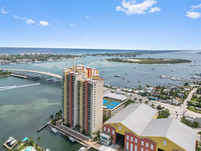 Building Photo - 2650 Lake Shore Dr