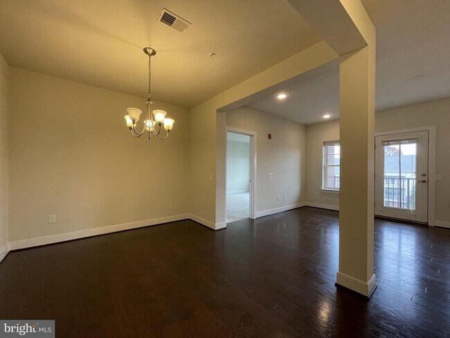 Building Photo - 2903 Bleeker St