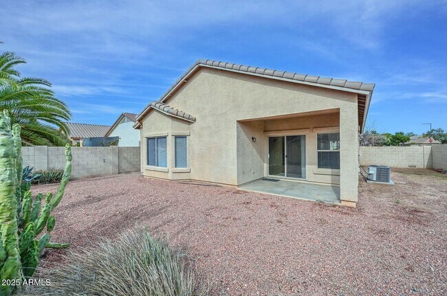 Building Photo - 17149 W Saguaro Ln