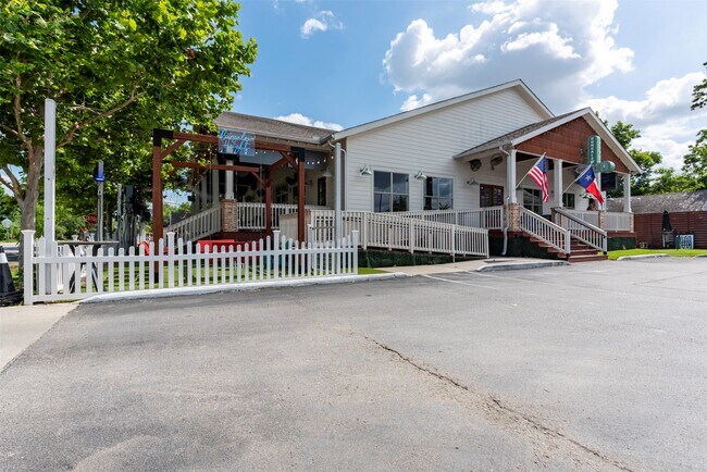 Building Photo - 1426 W 21st St