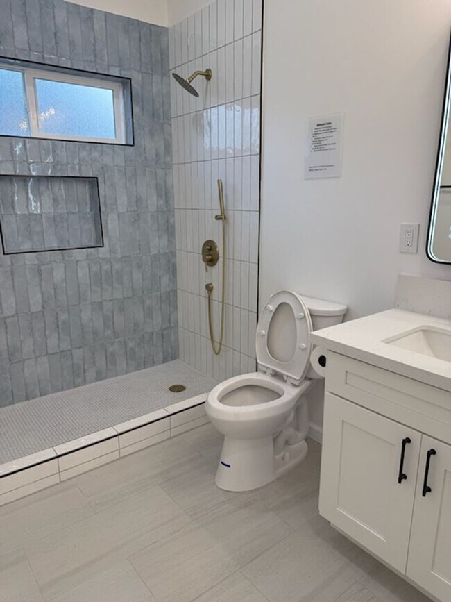 Building Photo - C109