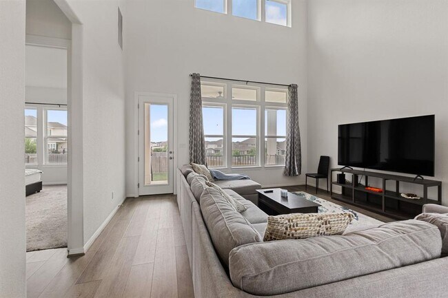 Building Photo - 6520 Verona Pl