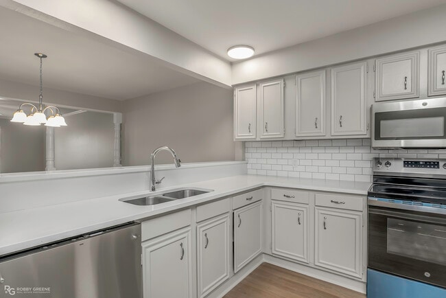 Building Photo - 10048 Alondra St