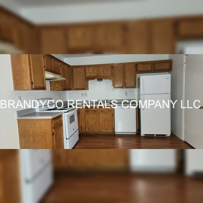 Building Photo - 901 Clairidge Ave