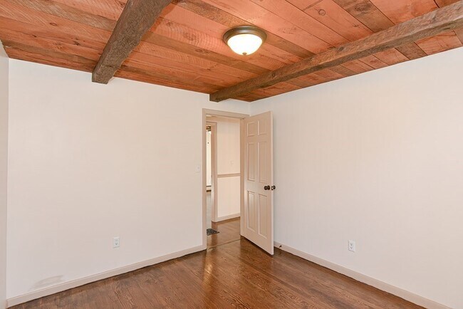 Building Photo - 110 Oswego St