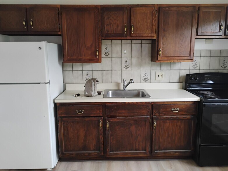 Building Photo - 41 Belair Dr