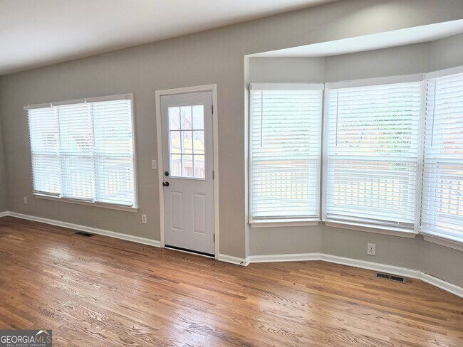 Building Photo - 641 Olde Ivy Way