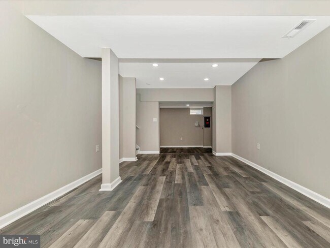 Building Photo - 12461 Quail Woods Dr