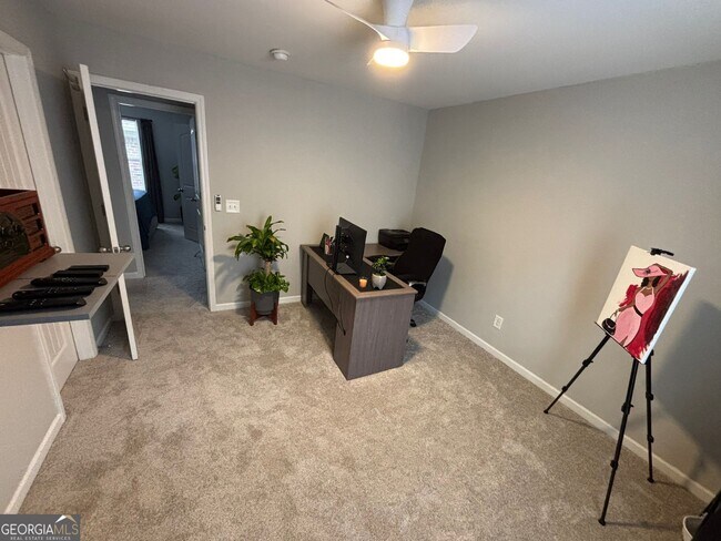 Building Photo - 518 Tulip Ln