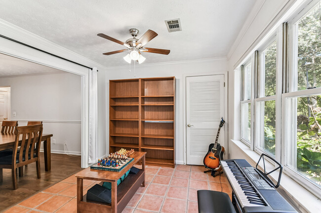 Building Photo - 19 Normandy Ct