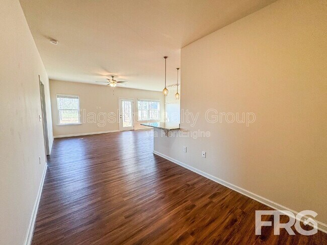 Building Photo - 202 Kenison Way