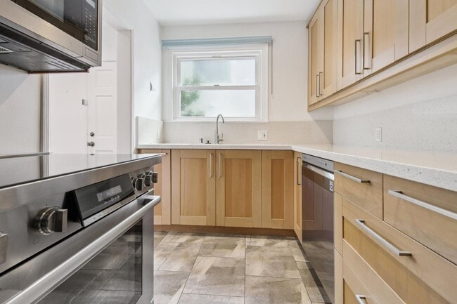 Building Photo - 1032 19th St