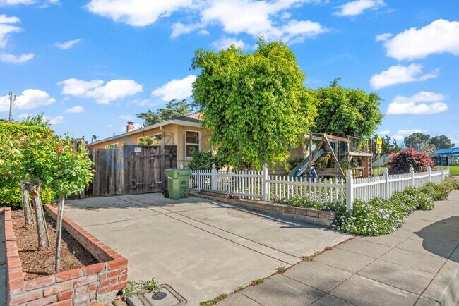 Building Photo - 3207 Forbes Ave