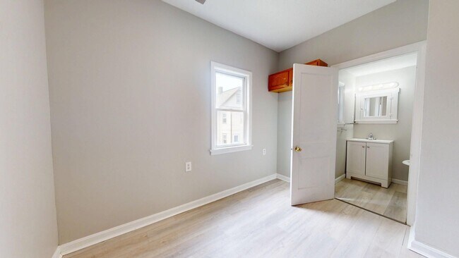 Building Photo - 3816 W 36th St
