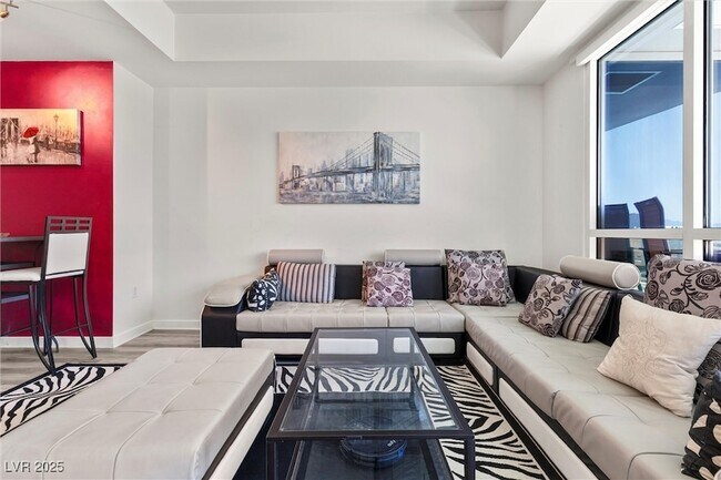 Building Photo - 4575 Dean Martin Dr