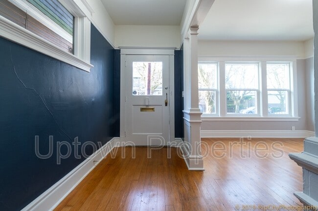 Building Photo - 616 NW 22nd Ave