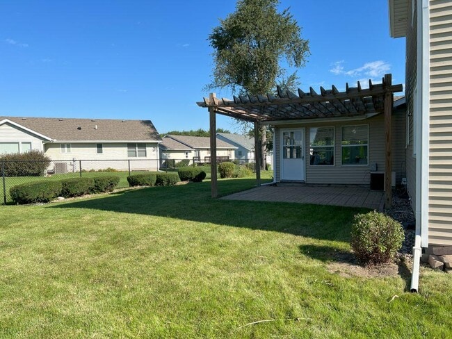 Building Photo - 1602 Meadow Ln