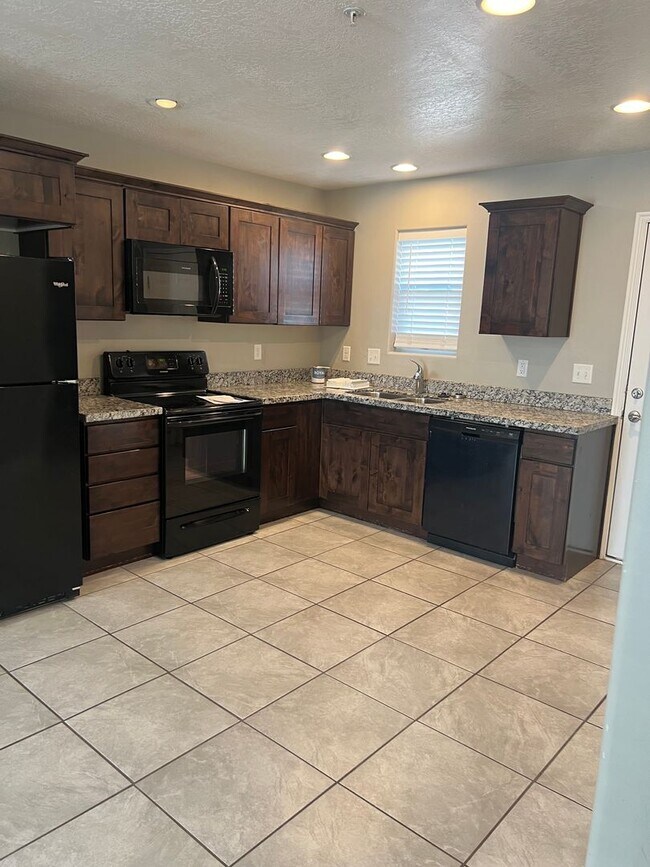 Primary Photo - Pet Freindly Townhome