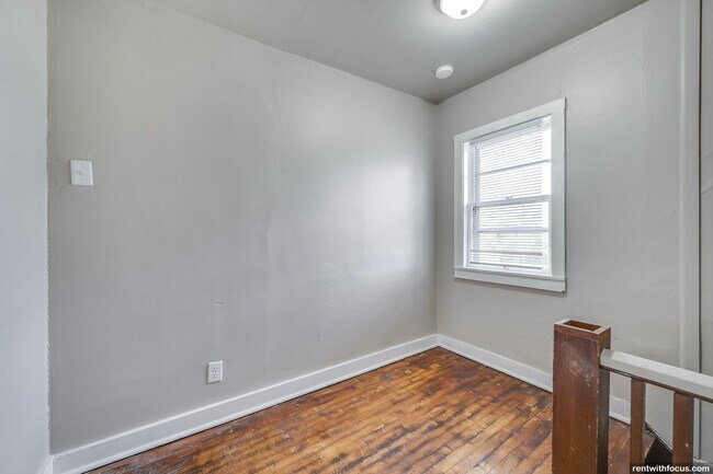 Building Photo - 210 Doty St