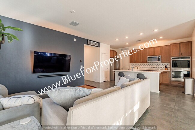 Building Photo - 8683 N Calle La Canoa