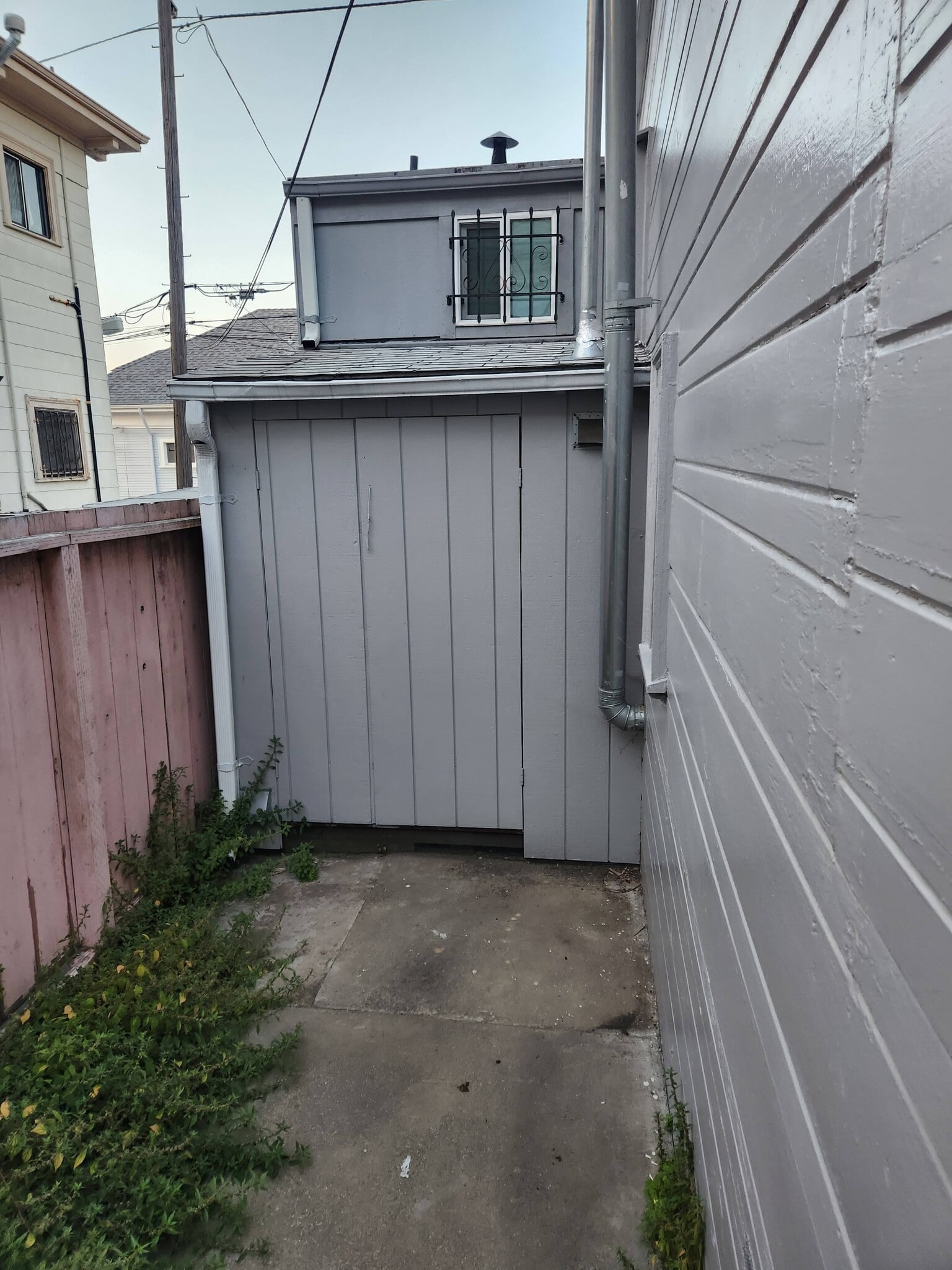 Laundry Shed - 317 E 17th St