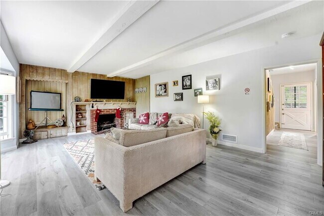 Building Photo - 12060 Laurel Terrace Dr